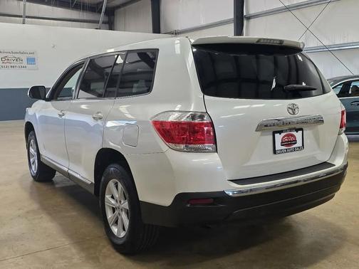 Blizzard Pearl 2011 Toyota Highlander SE