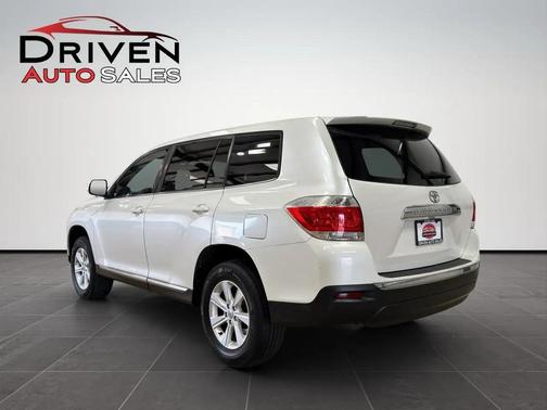 Blizzard Pearl 2011 Toyota Highlander SE