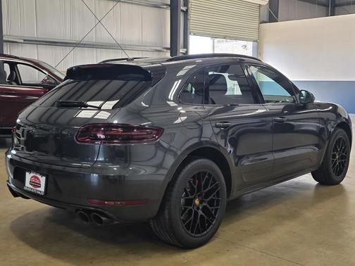 Volcano Grey Metallic 2017 Porsche Macan Macan GTS