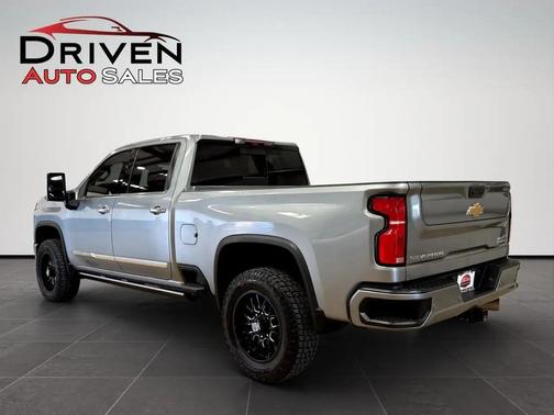 Sterling Gray Metallic 2024 Chevrolet Silverado 2500 High Country