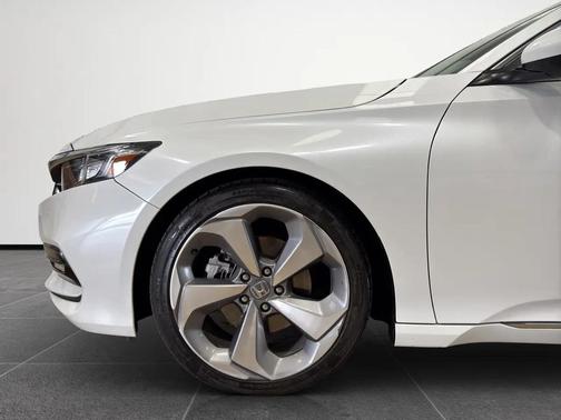 Platinum White Pearl 2020 Honda Accord Touring 2.0T