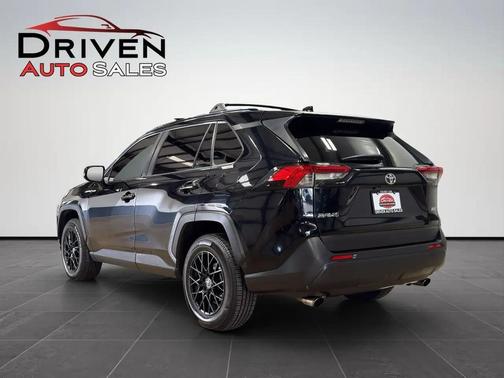 Midnight Black Metallic 2019 Toyota RAV4 XLE