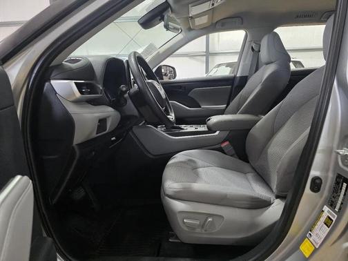Celestial Silver Metallic 2022 Toyota Highlander L