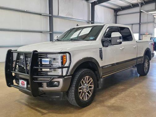 White Platinum Metallic Tri-Coat 2019 Ford F-250 King Ranch Truck
