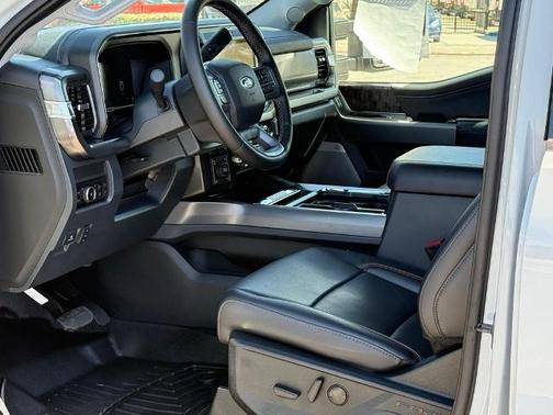 2025 Ford F-350 LARIAT SUPER DUTY