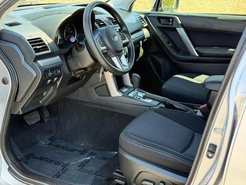 Ice Silver Metallic 2017 Subaru Forester 2.5I PREMIUM