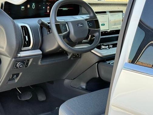 STAR WHITE MET TRI-COAT 2025 Ford Expedition ACTIVE