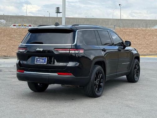 Diamond Black 2023 Jeep Grand Cherokee LAREDO