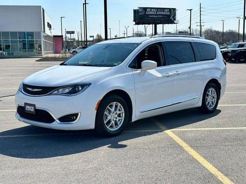 Bright White Clearcoat 2020 Chrysler Pacifica Touring L