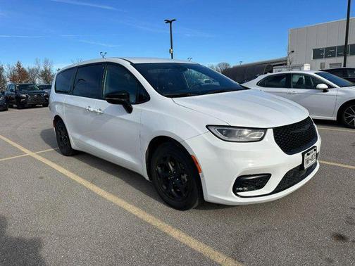 2024 Chrysler Pacifica Hybrid S Appearance Pkg