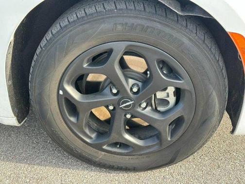 2024 Chrysler Pacifica Hybrid S Appearance Pkg