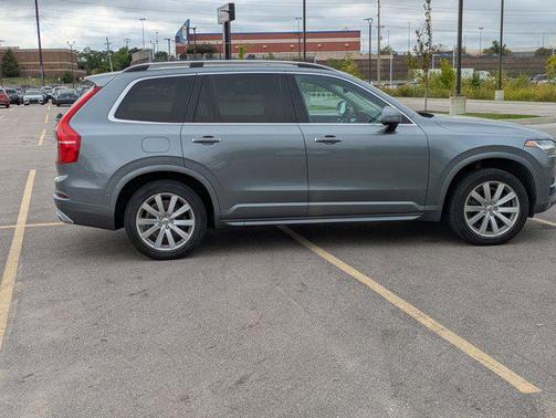 2018 Volvo XC90 T6 Momentum