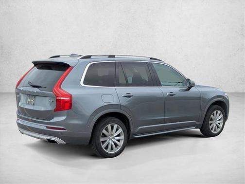 2018 Volvo XC90 T6 Momentum