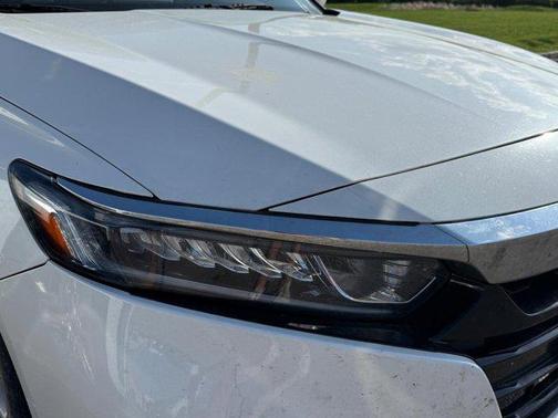 Platinum White Pearl 2018 Honda Accord LX