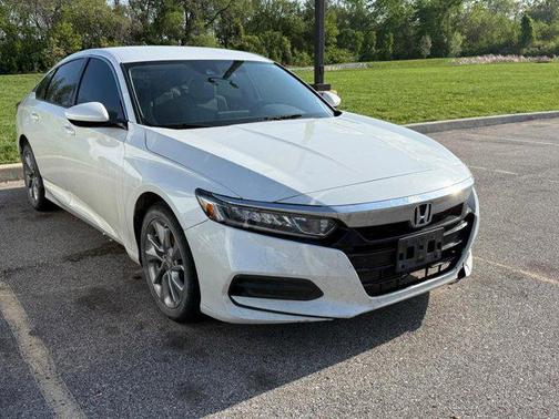 Platinum White Pearl 2018 Honda Accord LX