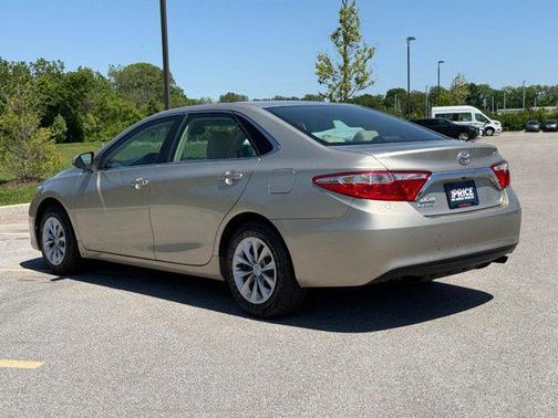 Creme Brulee Mica 2017 Toyota Camry LE