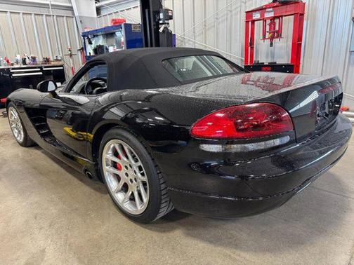 2005 Dodge Viper SRT10