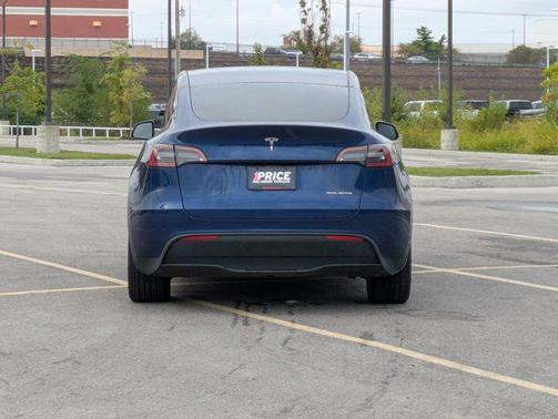 2022 Tesla Model Y Long Range Dual Motor All-Wheel Drive