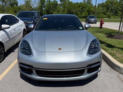 Dolomite Silver Metallic 2019 Porsche Panamera 4