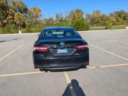 2020 Toyota Camry Hybrid XLE