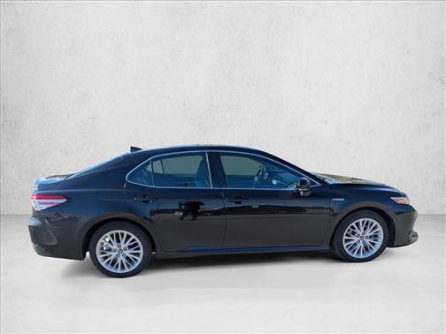 2020 Toyota Camry Hybrid XLE