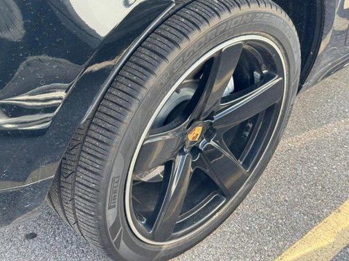 Jet Black Metallic 2020 Porsche Macan Macan Turbo