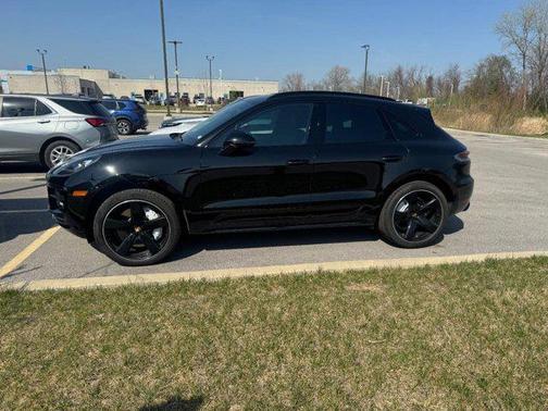 Jet Black Metallic 2020 Porsche Macan Macan Turbo