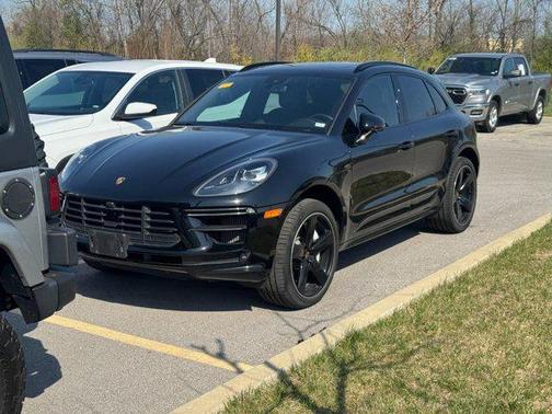 Jet Black Metallic 2020 Porsche Macan Macan Turbo