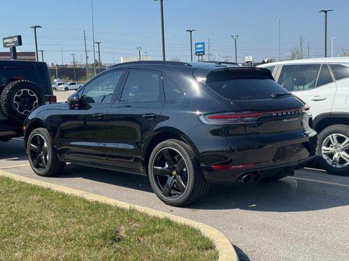 Jet Black Metallic 2020 Porsche Macan Macan Turbo