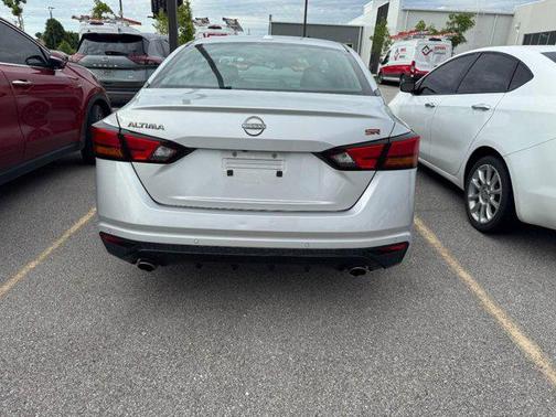 Brilliant Silver Metallic 2024 Nissan Altima SR FWD