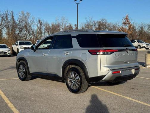 2025 Nissan Pathfinder SL 4WD