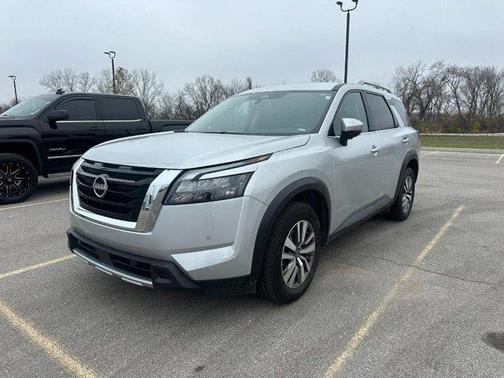 2025 Nissan Pathfinder SL 4WD