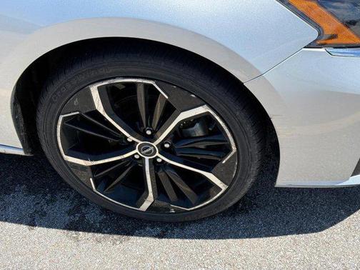 Brilliant Silver Metallic 2024 Nissan Altima SR FWD