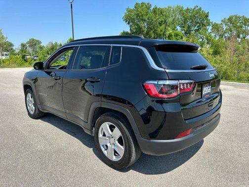 Diamond Black Crystal Pearlcoat 2022 Jeep Compass Latitude