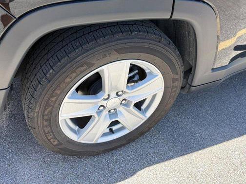 Diamond Black Crystal Pearlcoat 2022 Jeep Compass Latitude