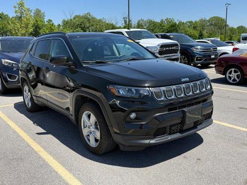 Diamond Black Crystal Pearlcoat 2022 Jeep Compass Latitude