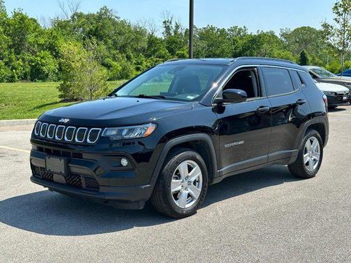 Diamond Black Crystal Pearlcoat 2022 Jeep Compass Latitude