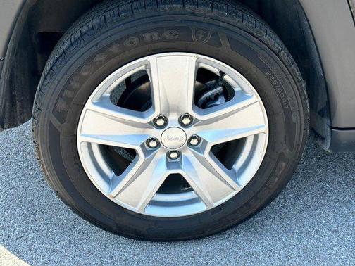 Diamond Black Crystal Pearlcoat 2022 Jeep Compass Latitude