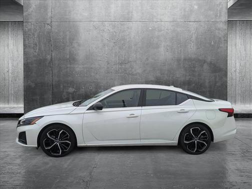 2023 Nissan Altima SR FWD