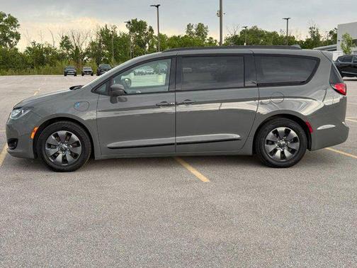 Ceramic Gray Clearcoat 2020 Chrysler Pacifica Hybrid Limited