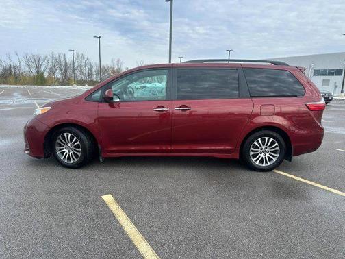 2018 Toyota Sienna XLE Premium