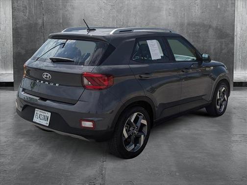 2024 Hyundai VENUE SEL