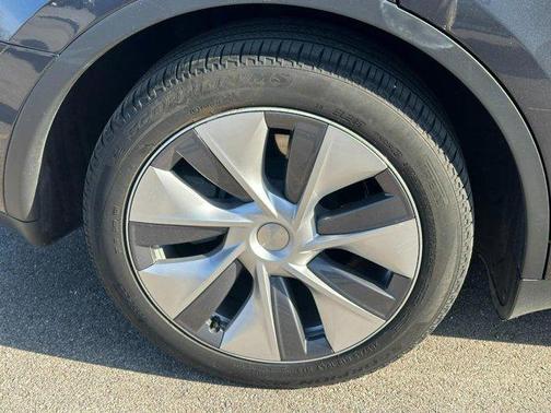 2024 Tesla Model Y Long Range Dual Motor All-Wheel Drive