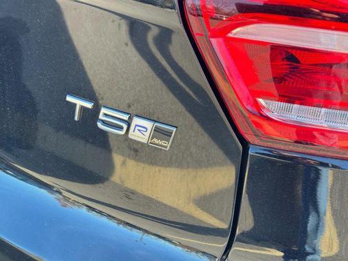 2020 Volvo XC40 T5 R-Design