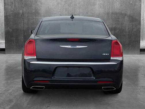 2018 Chrysler 300 Touring