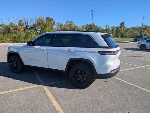 2024 Jeep Grand Cherokee Laredo