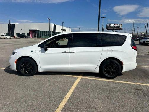 2024 Chrysler Pacifica Hybrid S Appearance Pkg