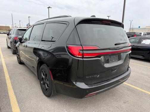 2024 Chrysler Pacifica Hybrid Premium S Appearance Pkg