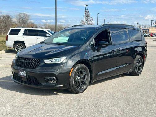 2024 Chrysler Pacifica Hybrid Premium S Appearance Pkg