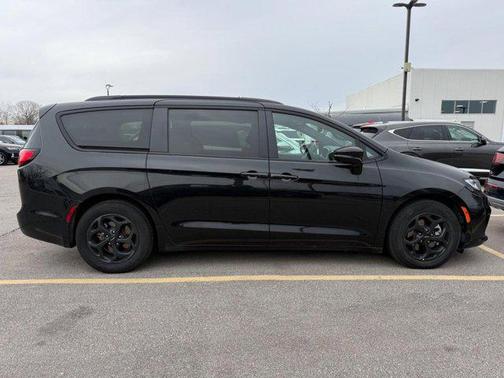 2024 Chrysler Pacifica Hybrid Premium S Appearance Pkg